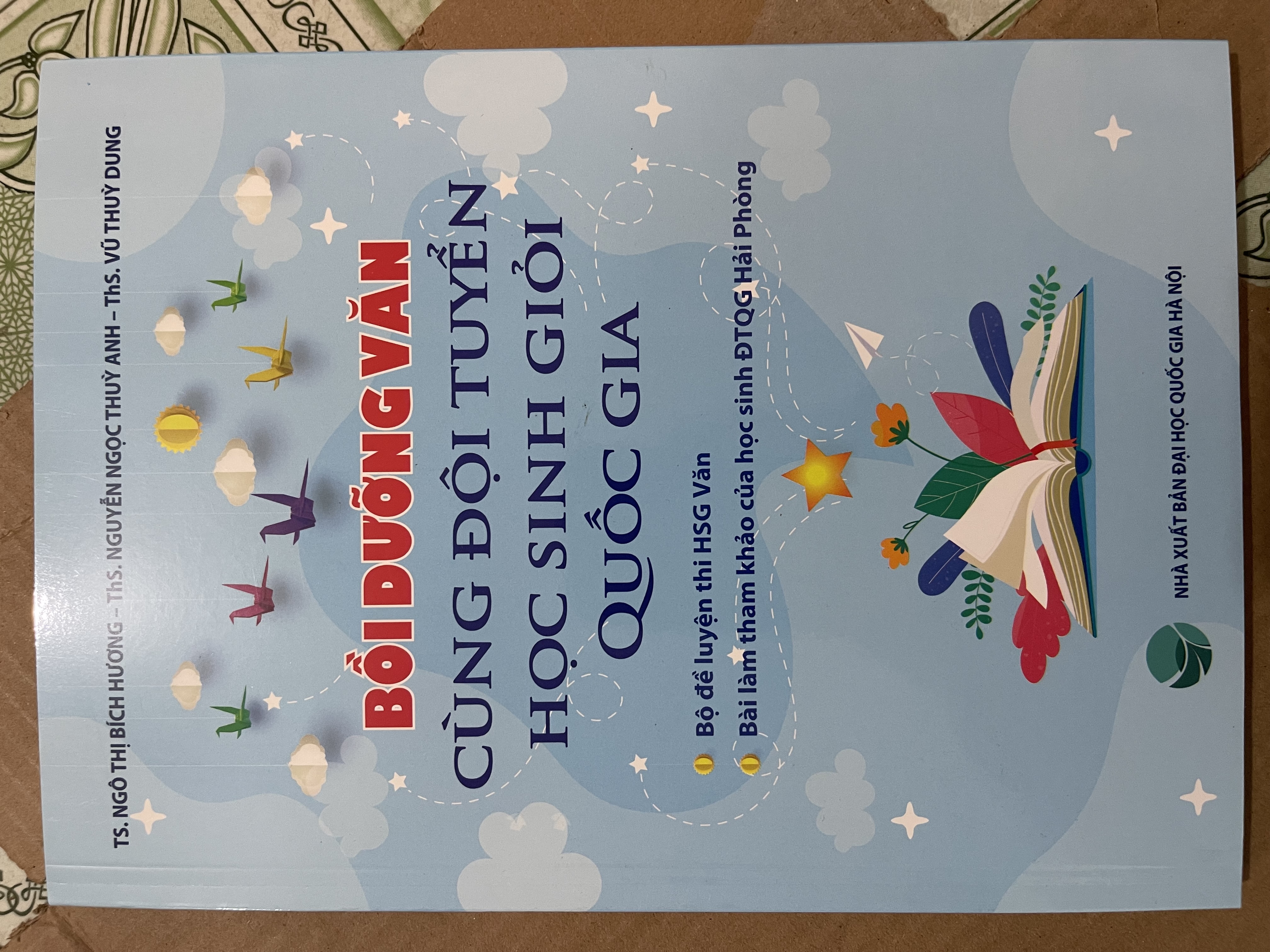 Sách Bồi dưỡng văn cùng đội tuyển học sinh giỏi quốc gia