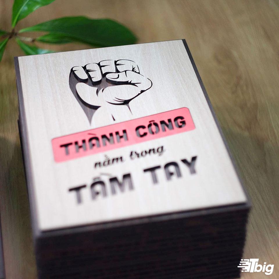 Tranh gỗ động lực - Thành công nằm trong tầm tay 20x27cm