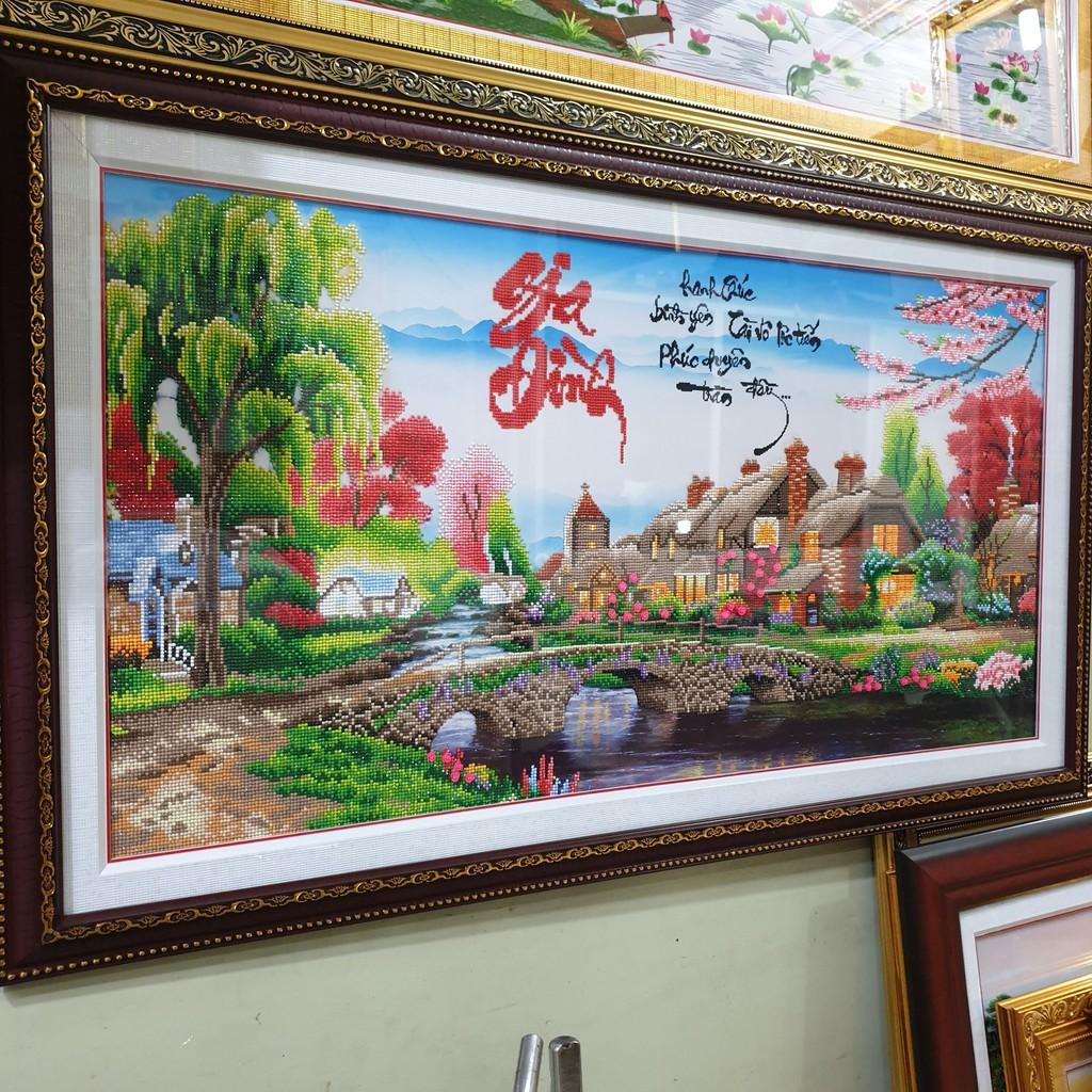 Tranh Đính Đá GIA ĐÌNH HẠNH PHÚC . Kích Thước: 1m1 x 61cm