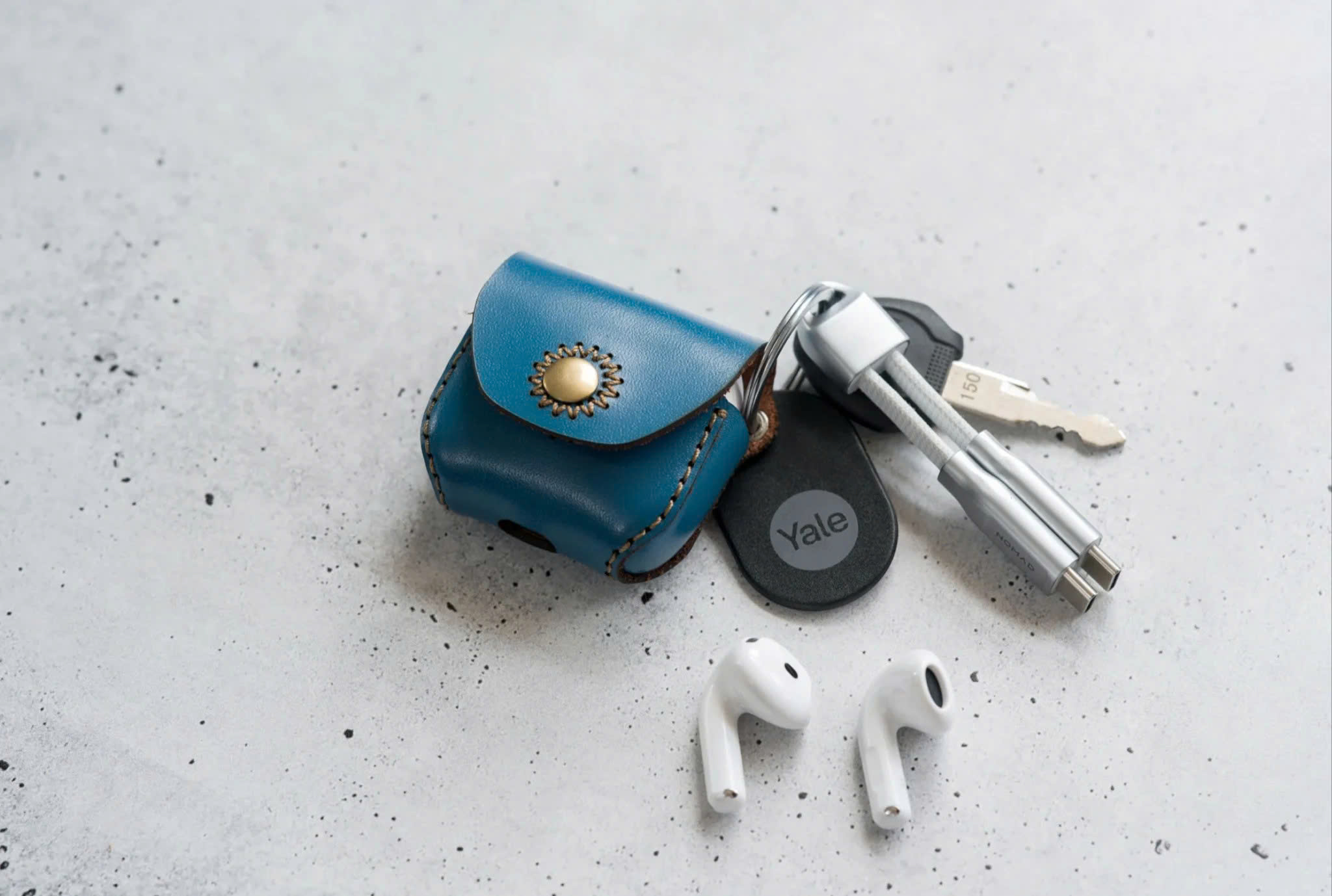Bao da dành cho nút bấm Airpods 5 , hiệu Khắc Tên, chất liệu da bò - Hàng chính hãng