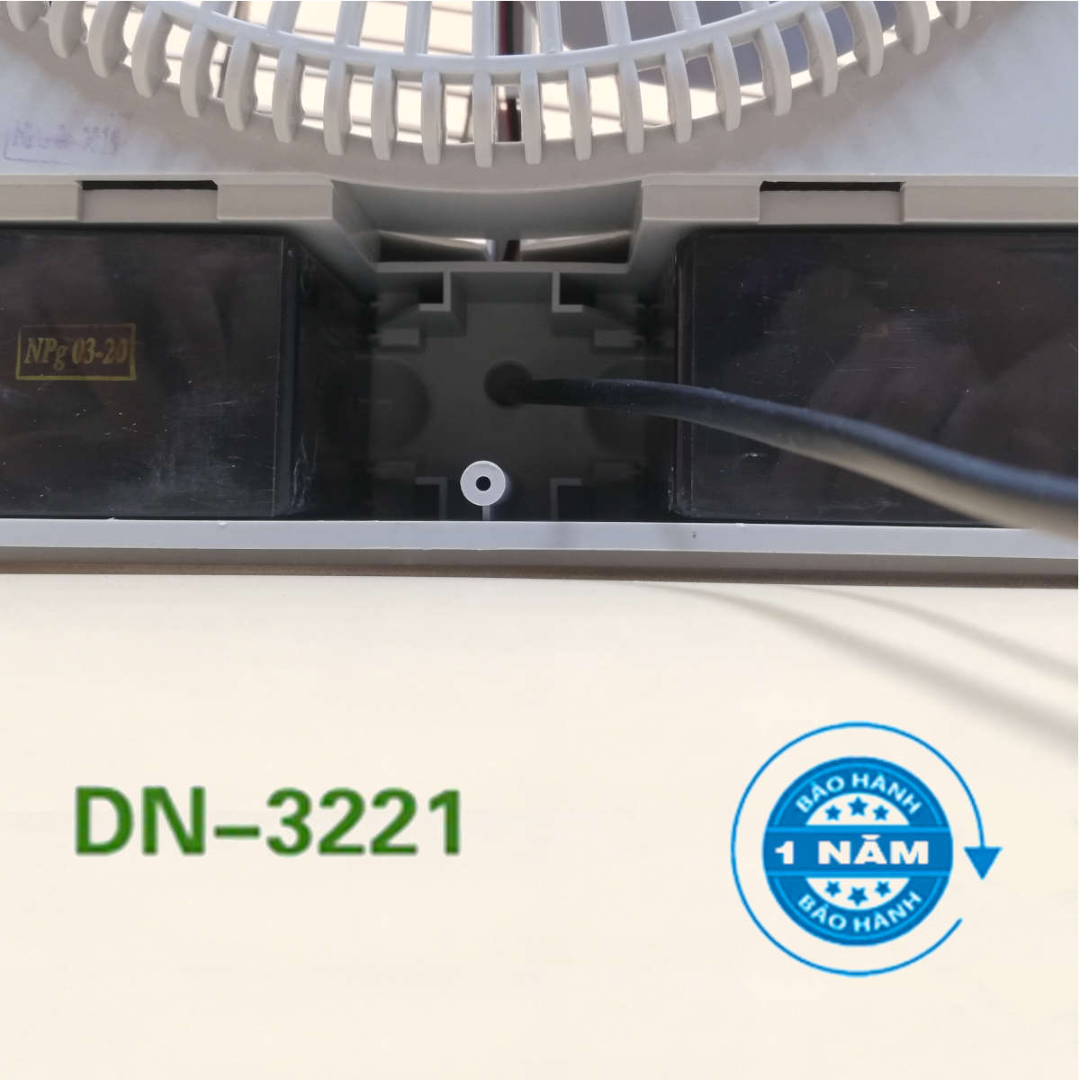 Quạt tích điện DN-3221 cánh 12inch, ắc quy khô 2 bình, có đèn led, chuyển đổi AC/DC dễ dàng
