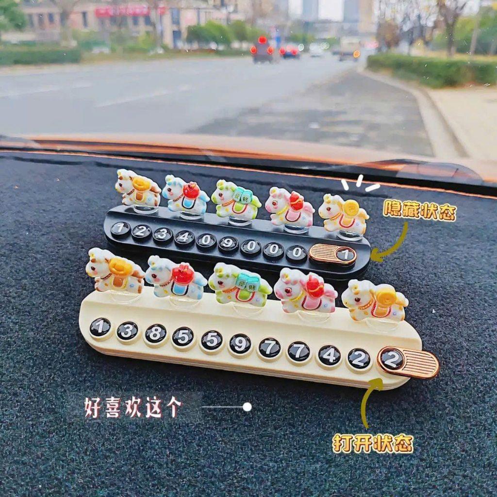 Bảng Số Điện Thoại Trên Ô Tô Fast Car Trang Trí Mèo Thần Tài Mini Dễ Thương
