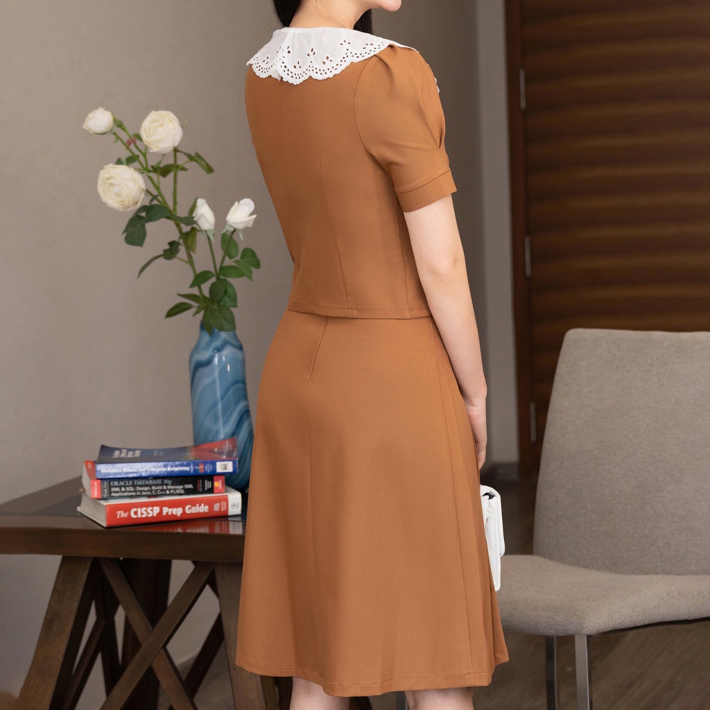 Set Đồ Nữ UK Fashion Thiết Kế Áo Croptop Cổ Ren Kết Hợp Chân Váy Xếp Ly Vải Hàn Cao Cấp NKFBD2203002