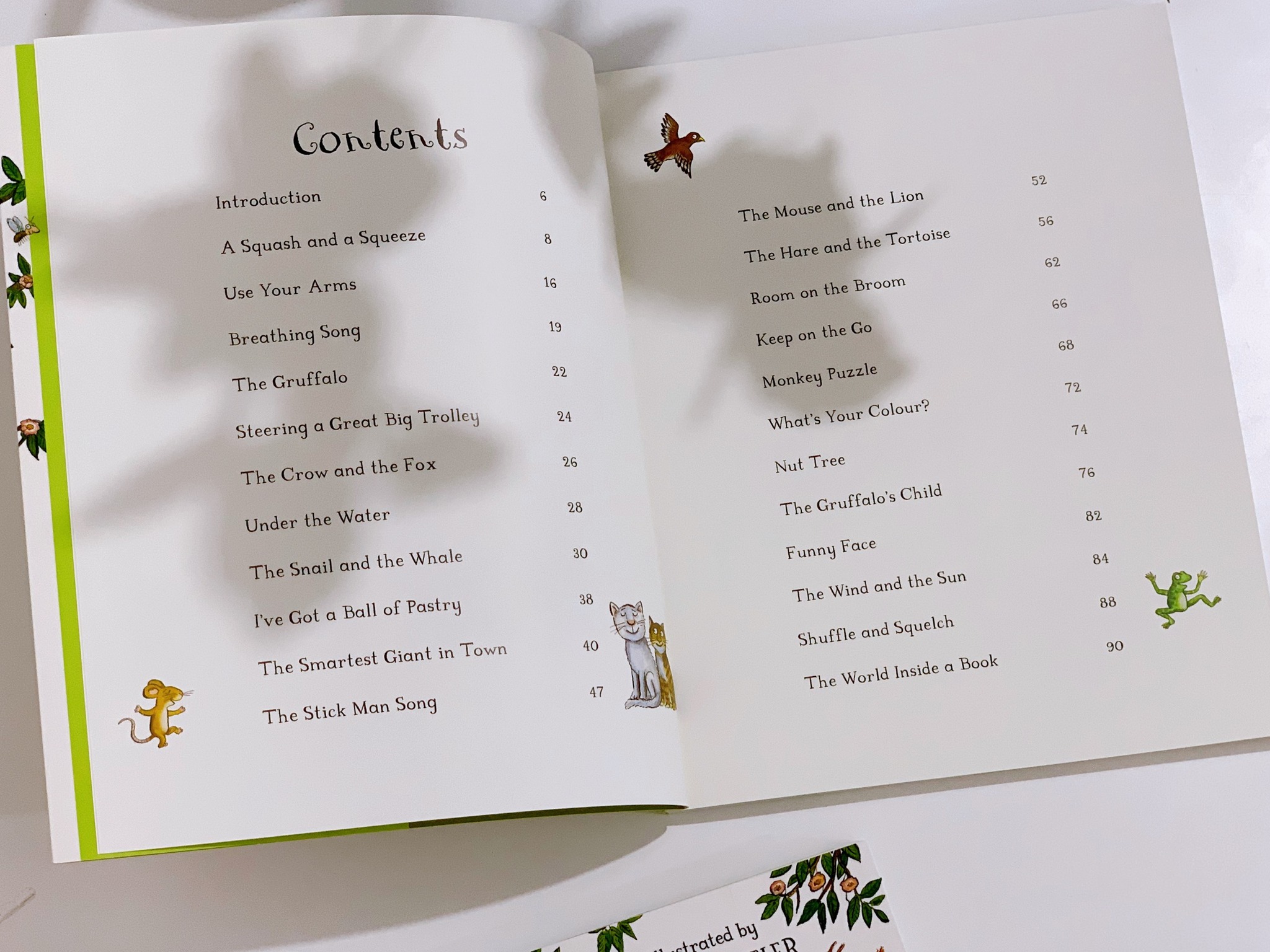 A Treasury of Songs : Book and CD Pack