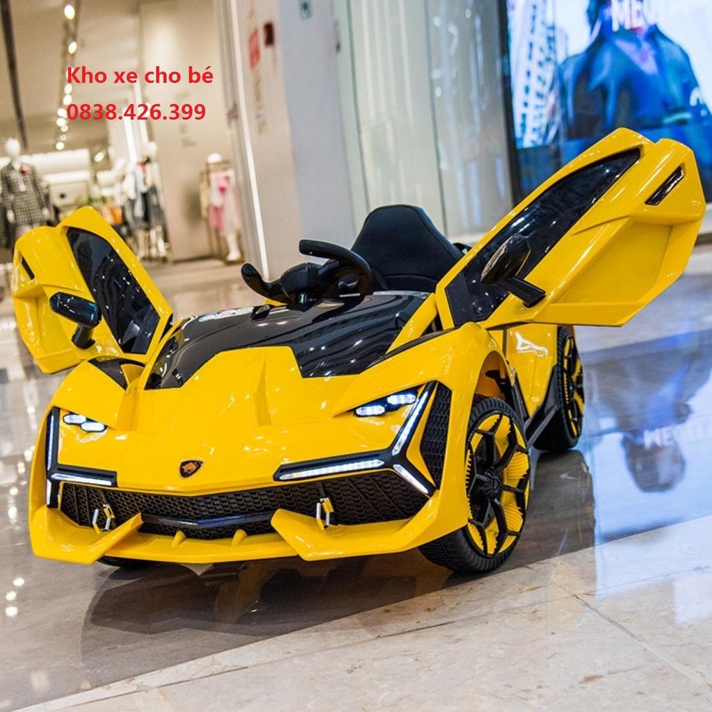 Xe ô tô điện đạp ga cho bé Lamborghini Aventador nel 603 3 động cơ có nhạc đèn điều khiển từ xa