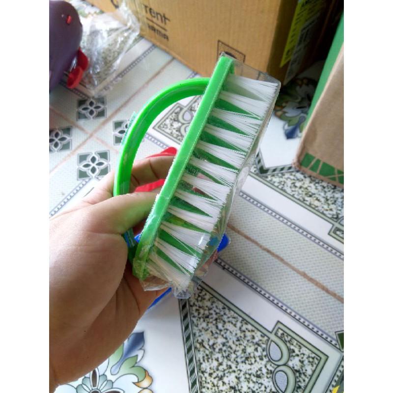 Bàn chải nhựa có tay cầm loại to