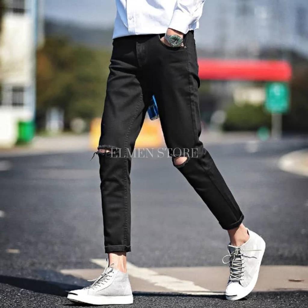 Quần jeans đen có rách gối và không rách gối