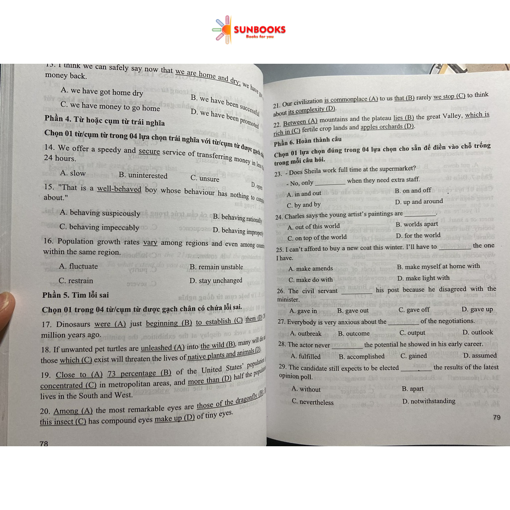 Sách - Đề luyện tập môn Tiếng Anh thi đánh giá năng lực vào lớp 10 ( Chuyên Ngoại Ngữ)