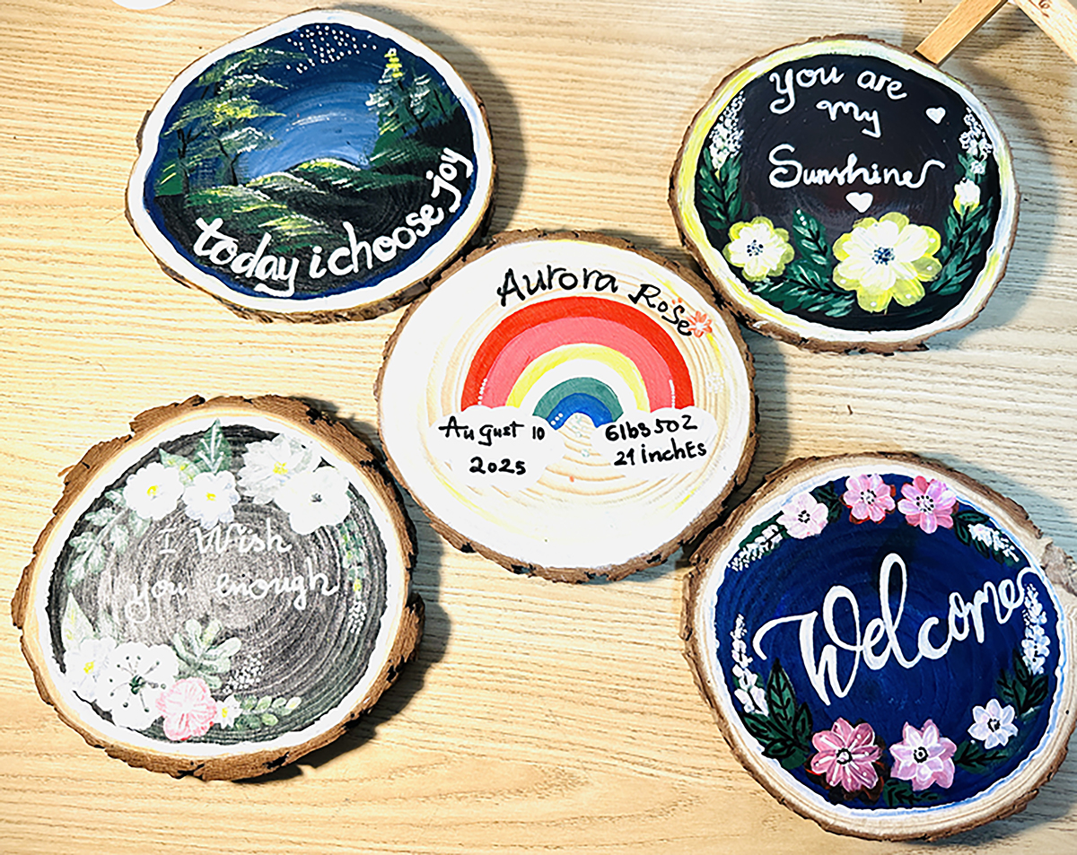 Tranh Vẽ Tay Trên Gỗ Aurora Rose Decor Trang Trí Quán Cà Phê Resort Handmade Độc Bản