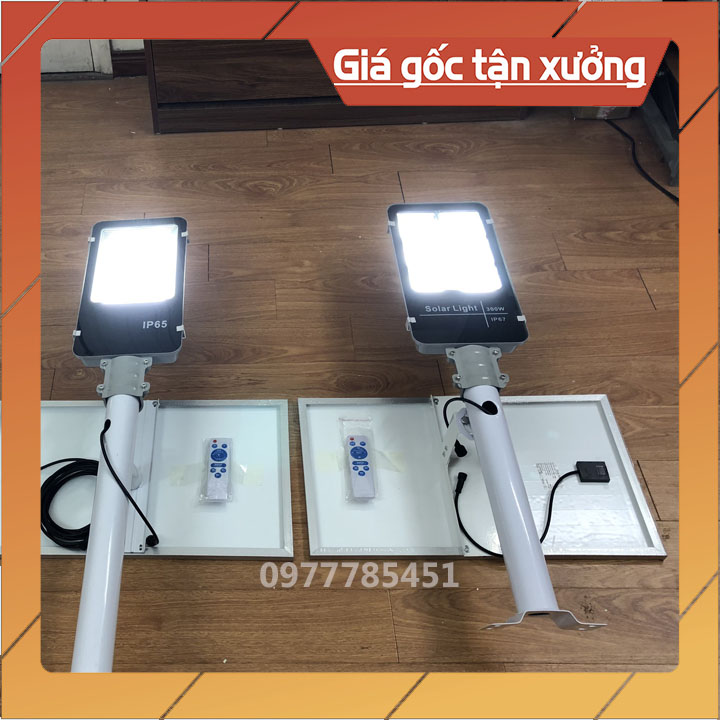 Đèn Năng Lượng Mặt Trời Bàn Chải 300w, Chuẩn IP67, Pin Rời. Sáng Liên Tục 15h. Có Nút Báo Pin Sạc