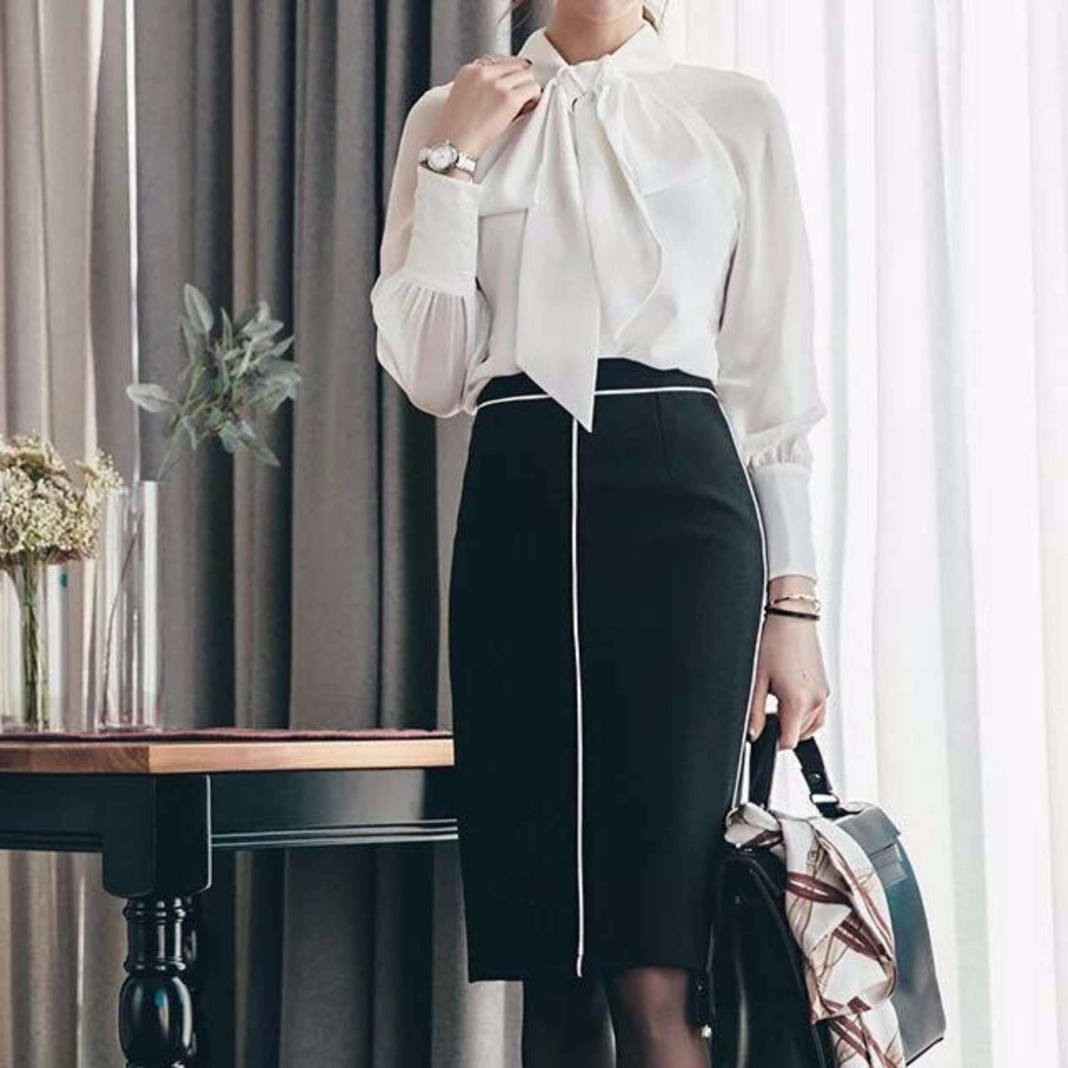 Chân váy bút chì đen viền trắng