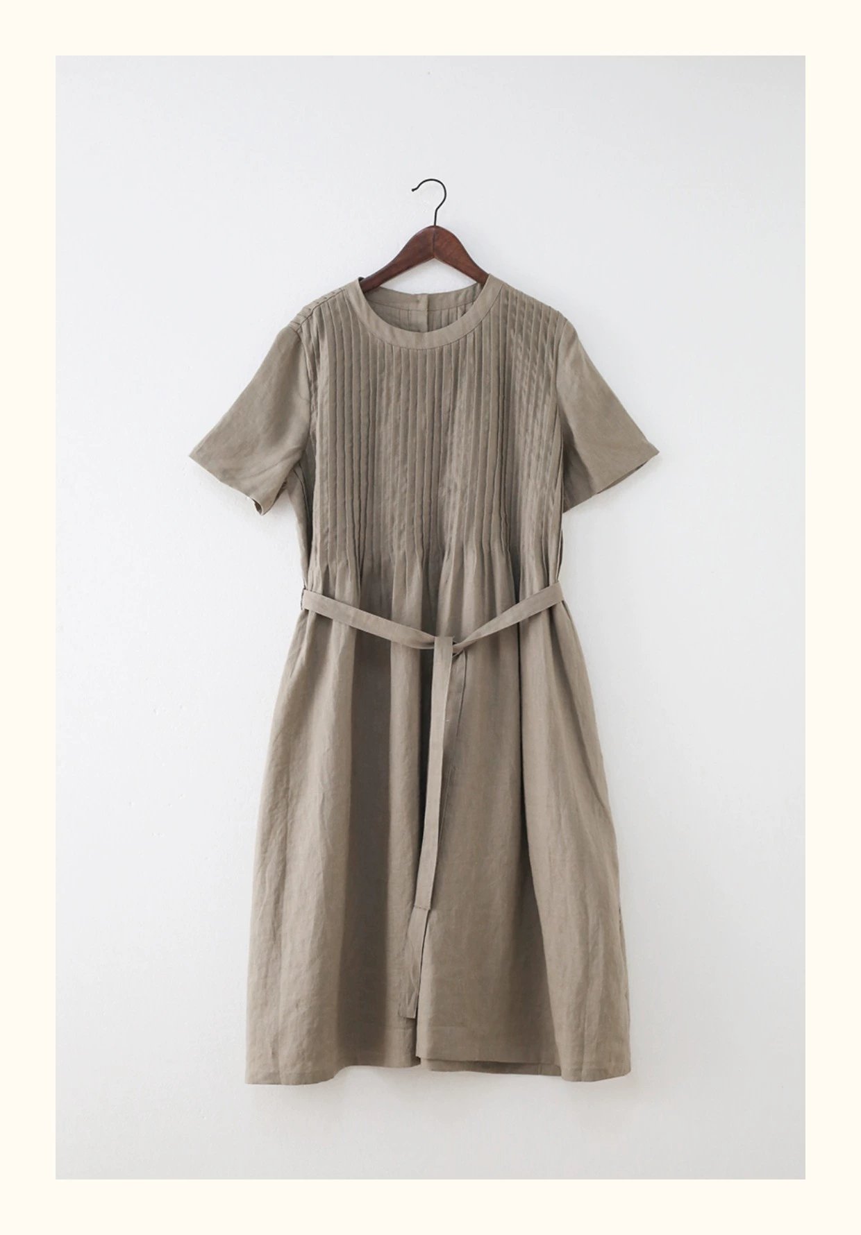 Váy cộc tay suông dài, thiết kế cơ bản kèm dây rút eo, chất linen phong cách nhẹ nhàng sang trọng thanh lịch Đũi Việt