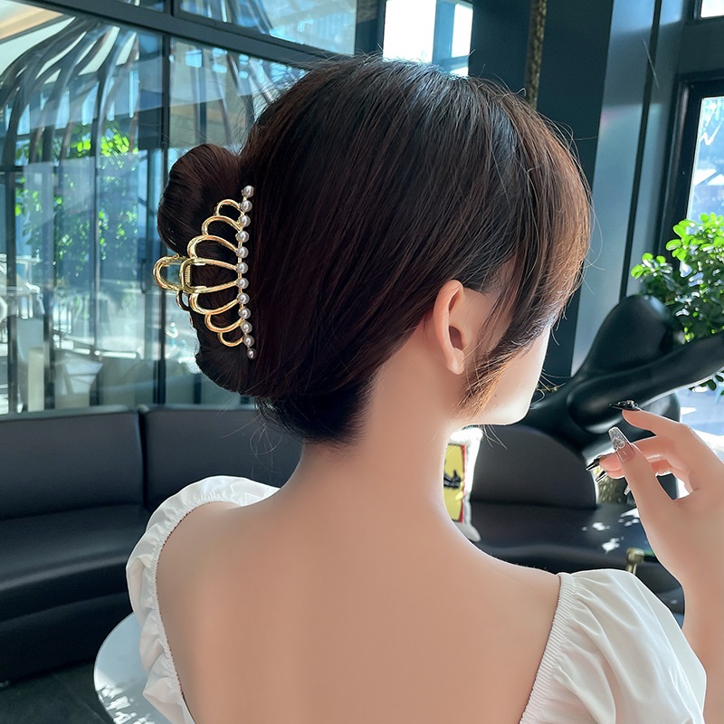Kẹp tóc kim loại ngọc trai