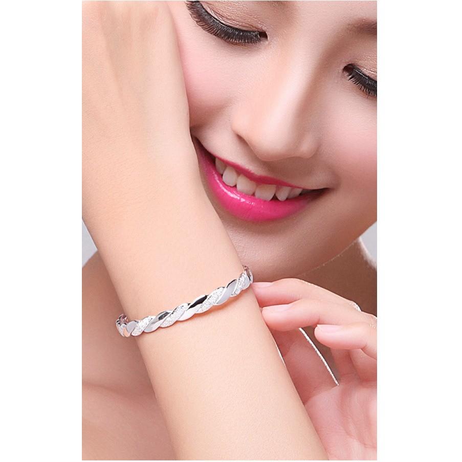 Lắc tay bạc nạm đá và phay cách siêu đẹp