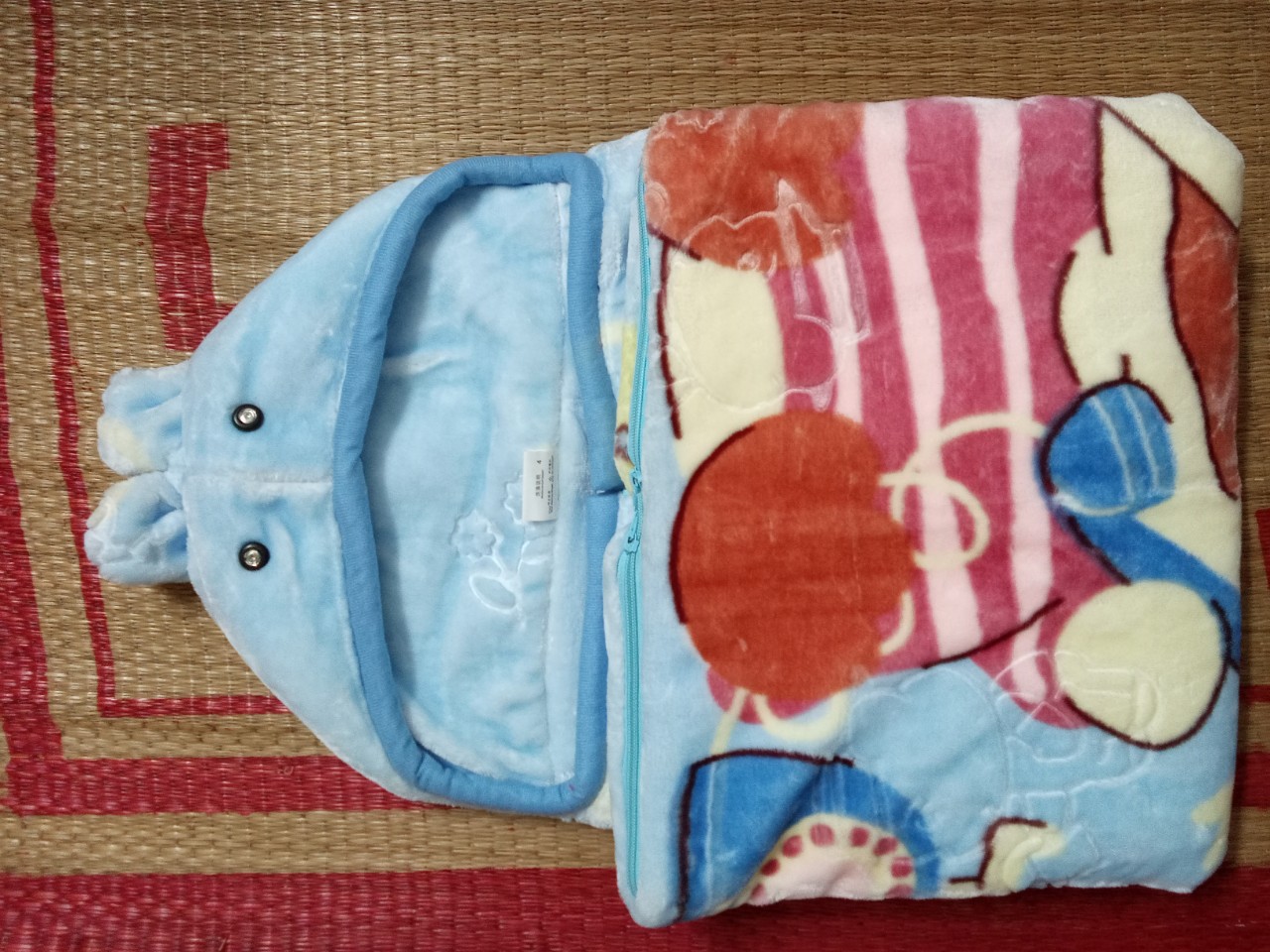 Túi ngủ vải nhung cực mềm mịn và  ấm áp cho con