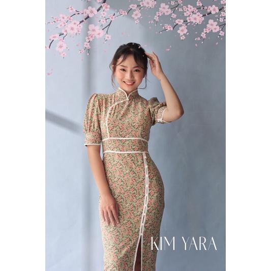 Sườn xám hoa nhí cách tân dáng dài tay phồng