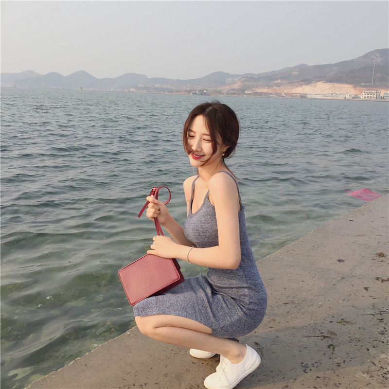 Váy Ngắn Hai Dây Xẻ Bên