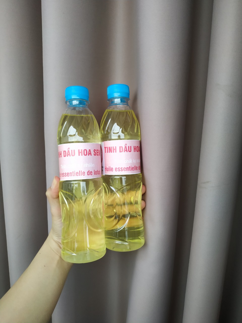 Tinh dầu Sen lau ban thờ, chai 500ml