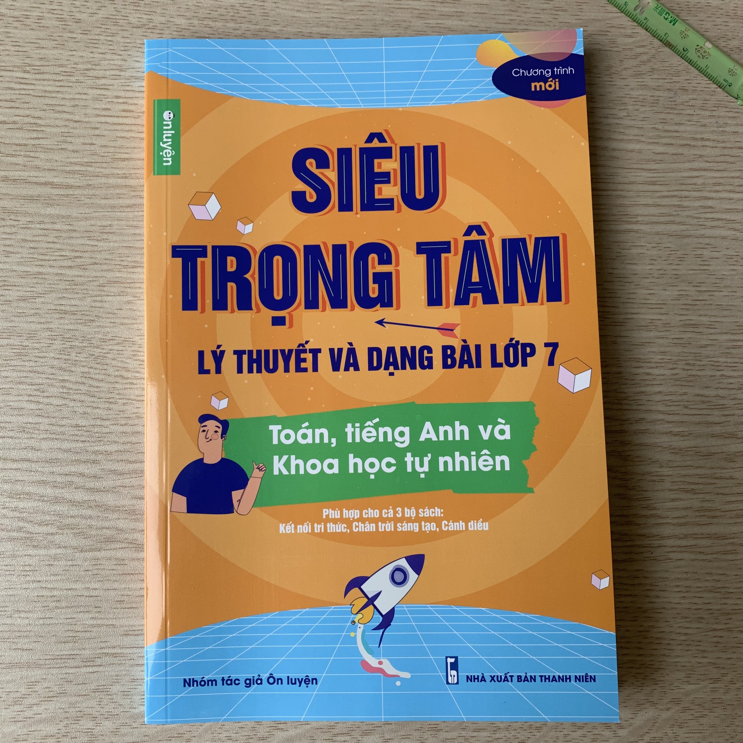 Lớp 7 (Bộ Chân Trời )- Combo 2 Sách Siêu trọng tâm TOÁN, TIẾNG ANH, KHTN và Văn, Khoa học xã hội lớp 7- Nhà sách Ôn luyện