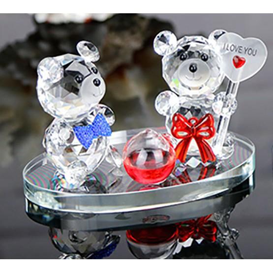 Cặp gấu pha lê và nước hoa xe ô tô