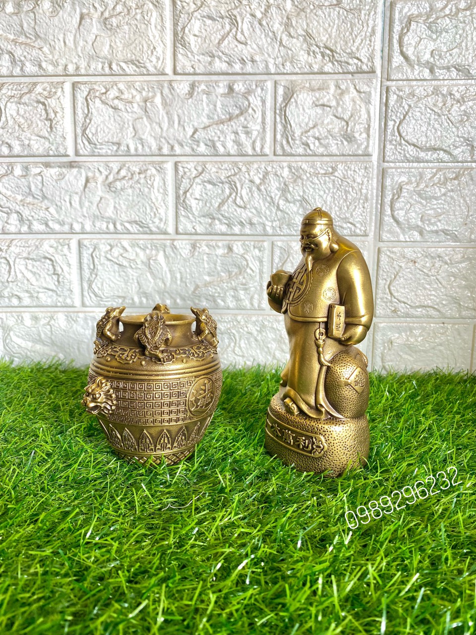 Tượng Ông Quản Gia Quản Tài + Hũ Cóc Tài Lộc bằng đồng vàng