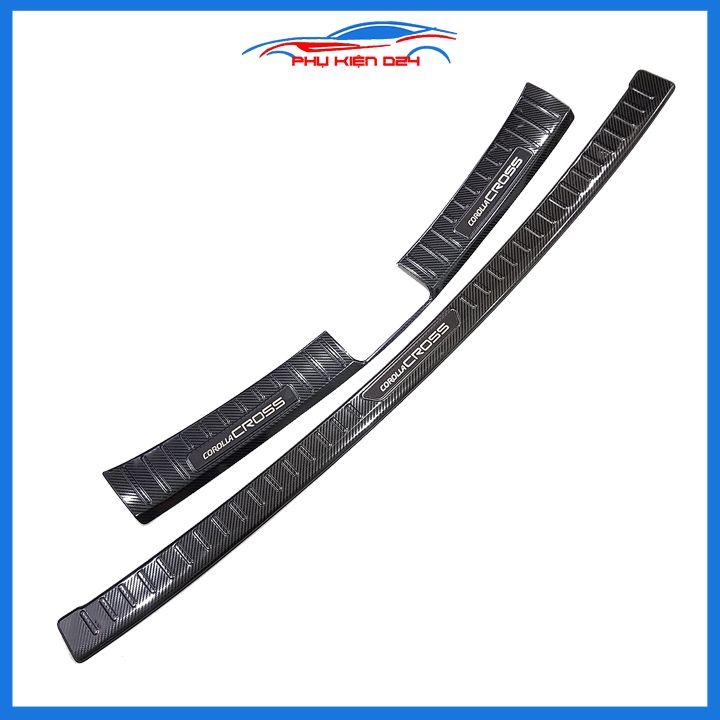 Ốp chống trầy cốp Corolla Cross 2020-2021-2022 thép không gỉ vân Cacbon bảo vệ xe chống va đập