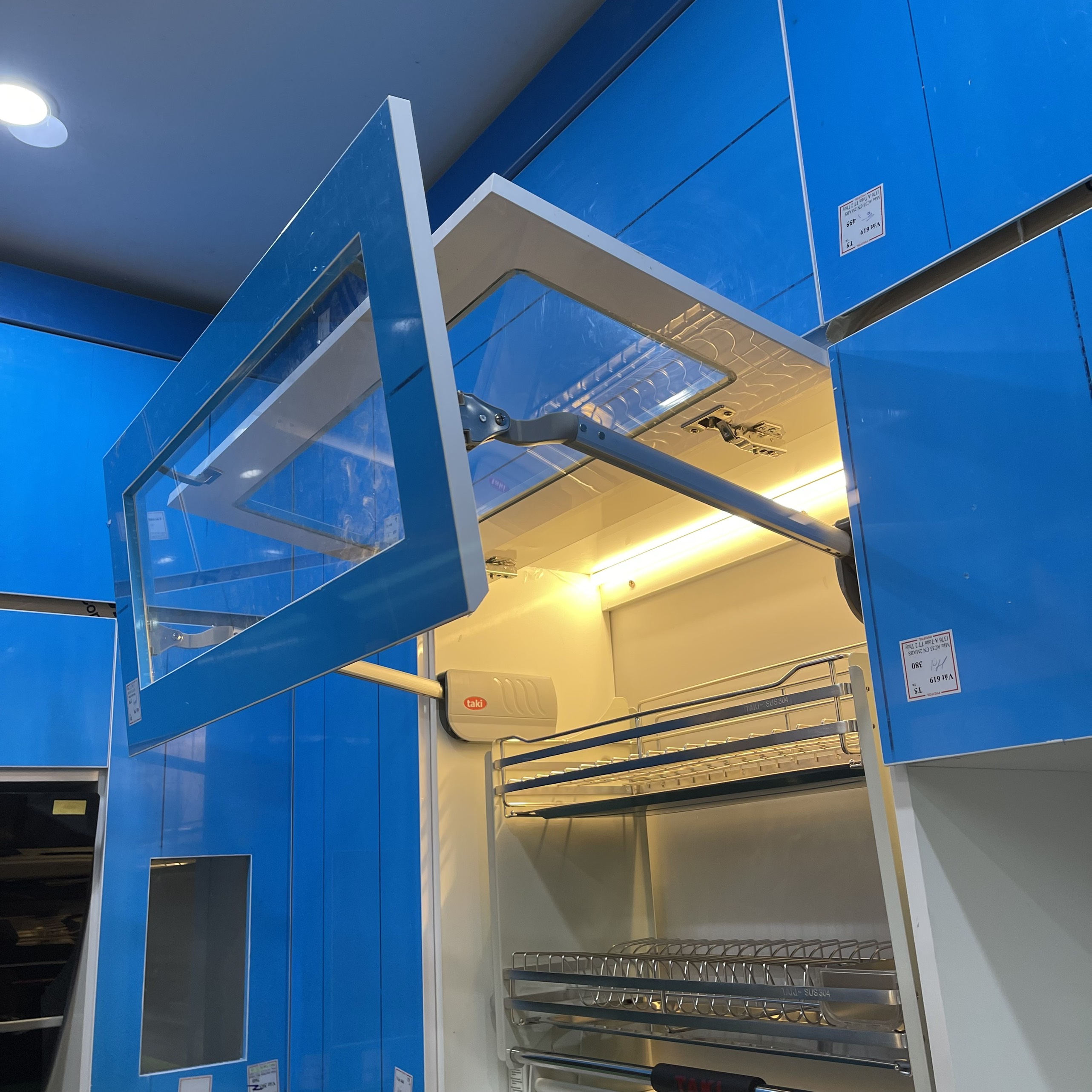 Tay Nâng Cánh Tủ Cao Cấp Giống Blum