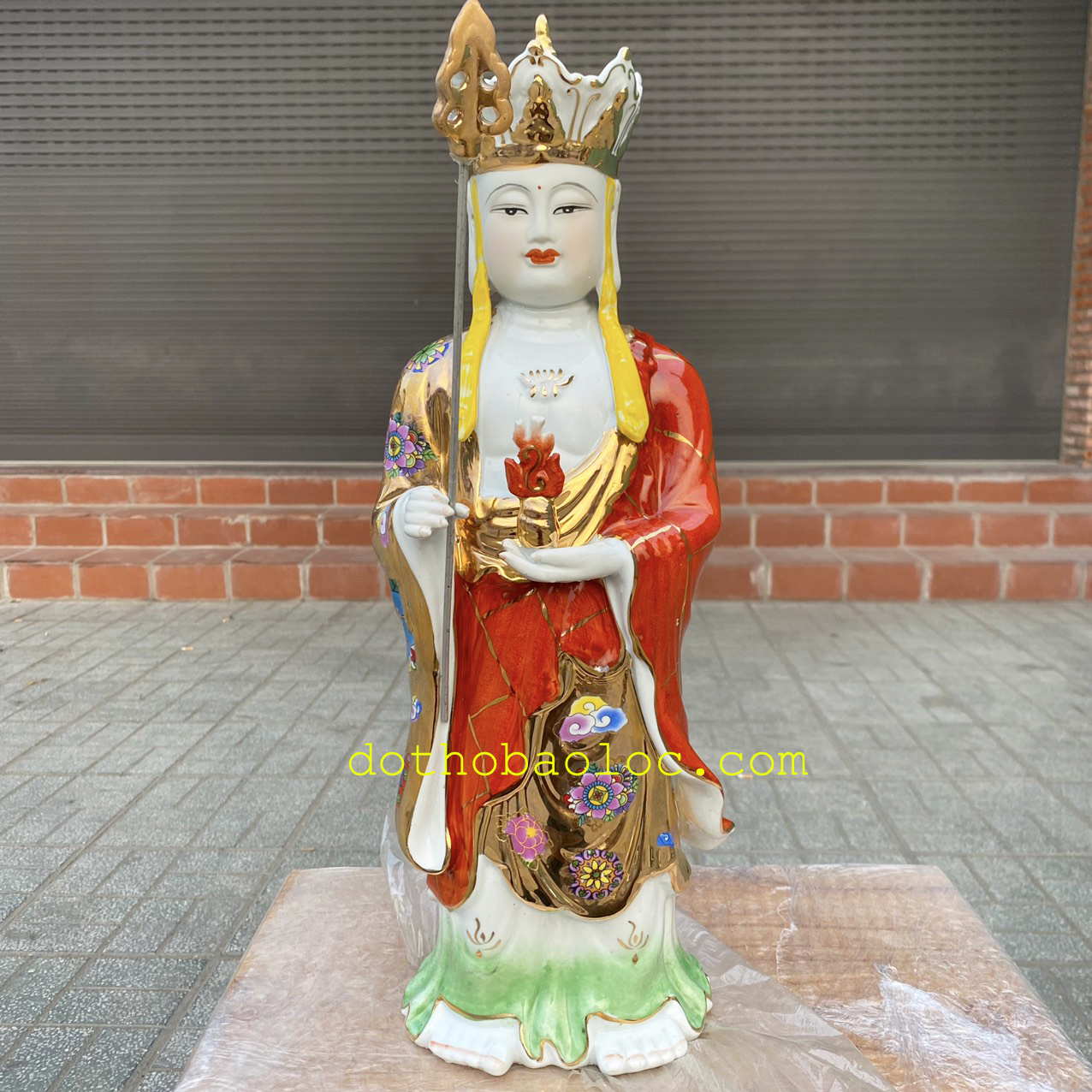 Tượng Địa Tạng Vương Bồ Tát đứng bằng sứ cao 44cm