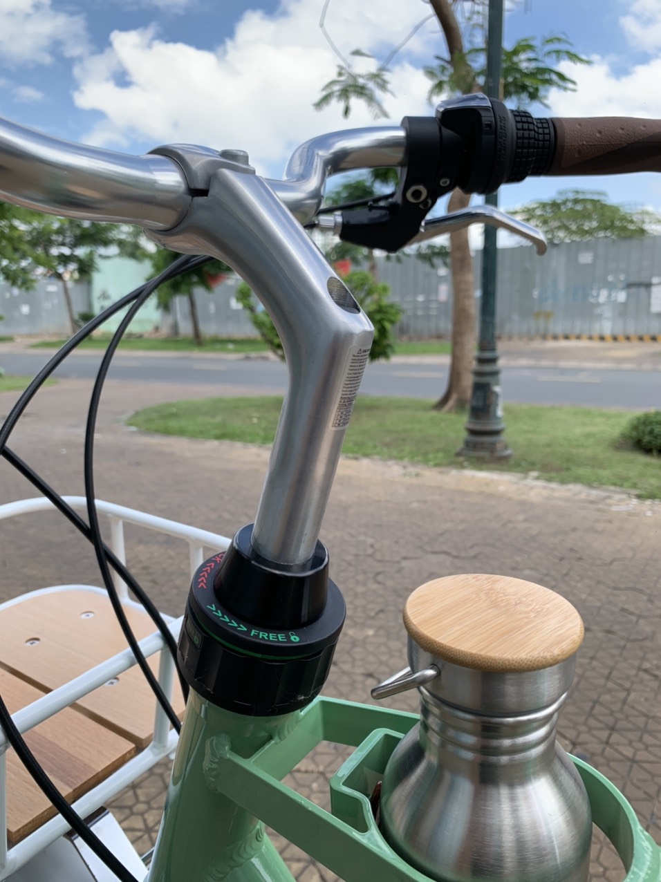 Xe đạp thời trang 2021 VinaBike Latte V 26 Xanh ngọc