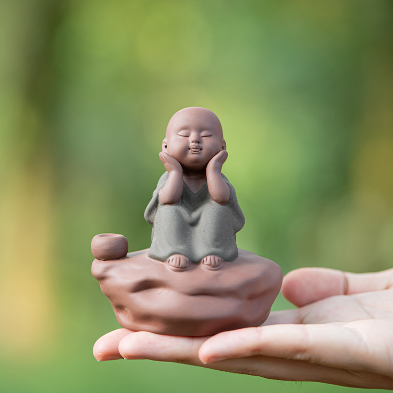 Tượng chú tiểu bằng gốm tử sa