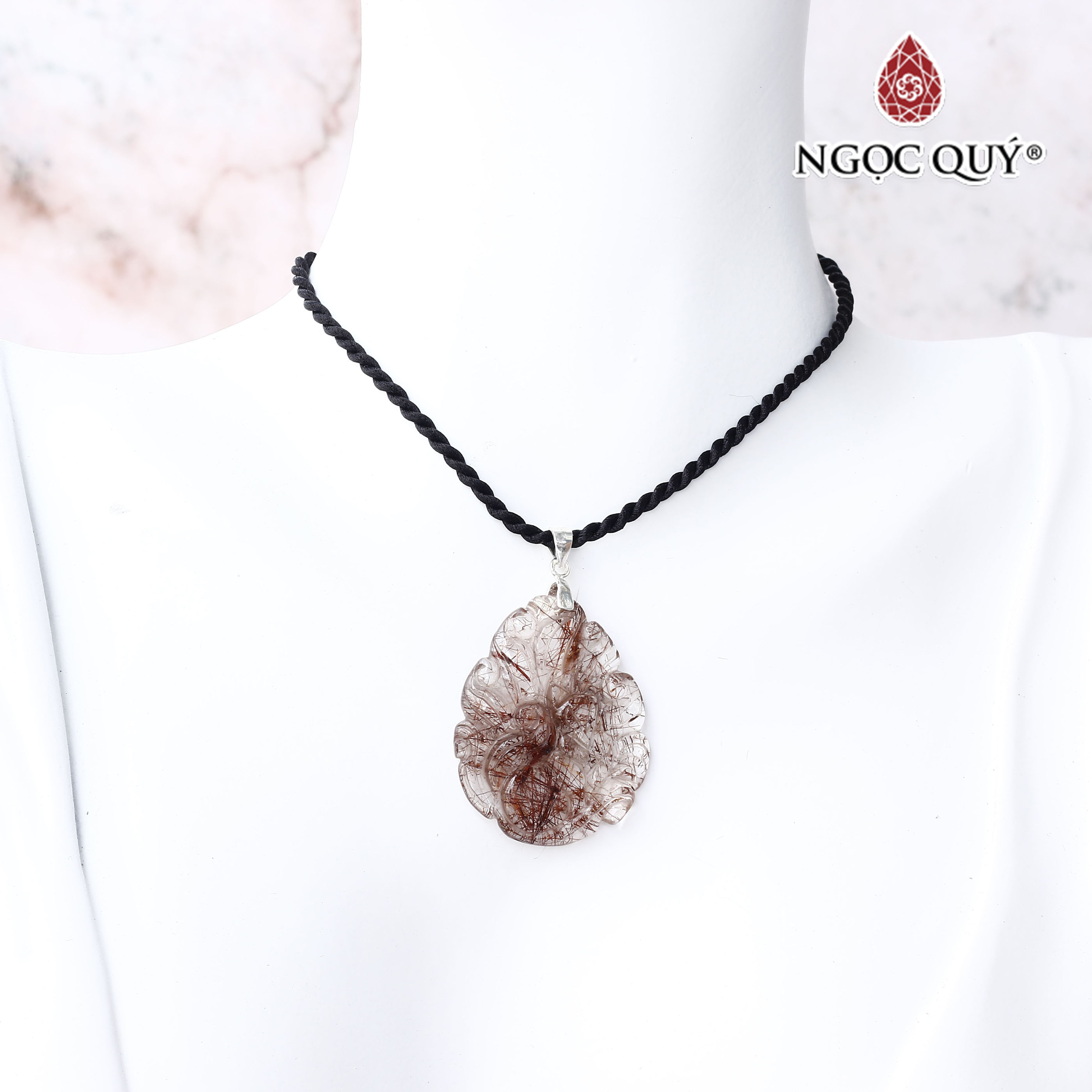 Mặt dây chuyền nữ hoàng hồ ly 9 đuôi đá thạch anh tóc đỏ hợp mệnh hỏa, thổ - Ngọc Quý Gemstones