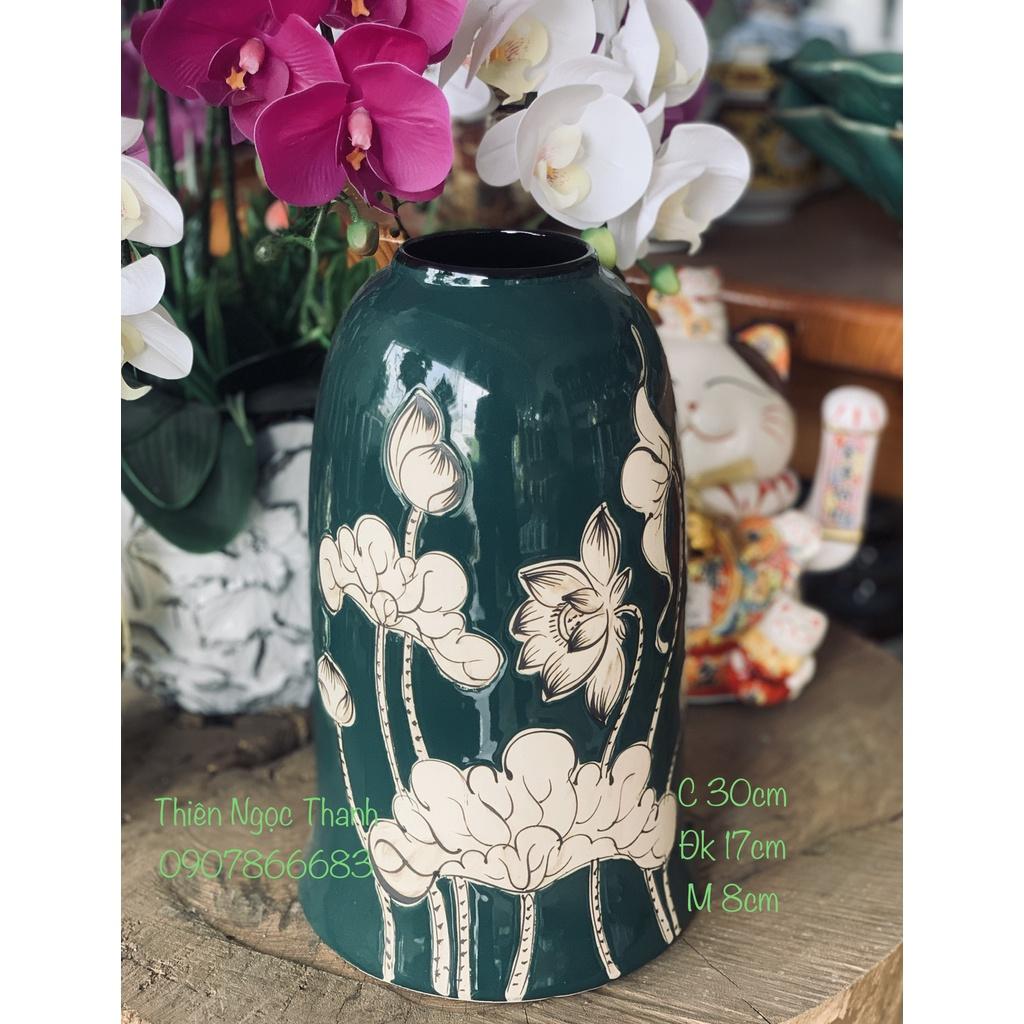 Bình hoa gốm sứ cao cấp.