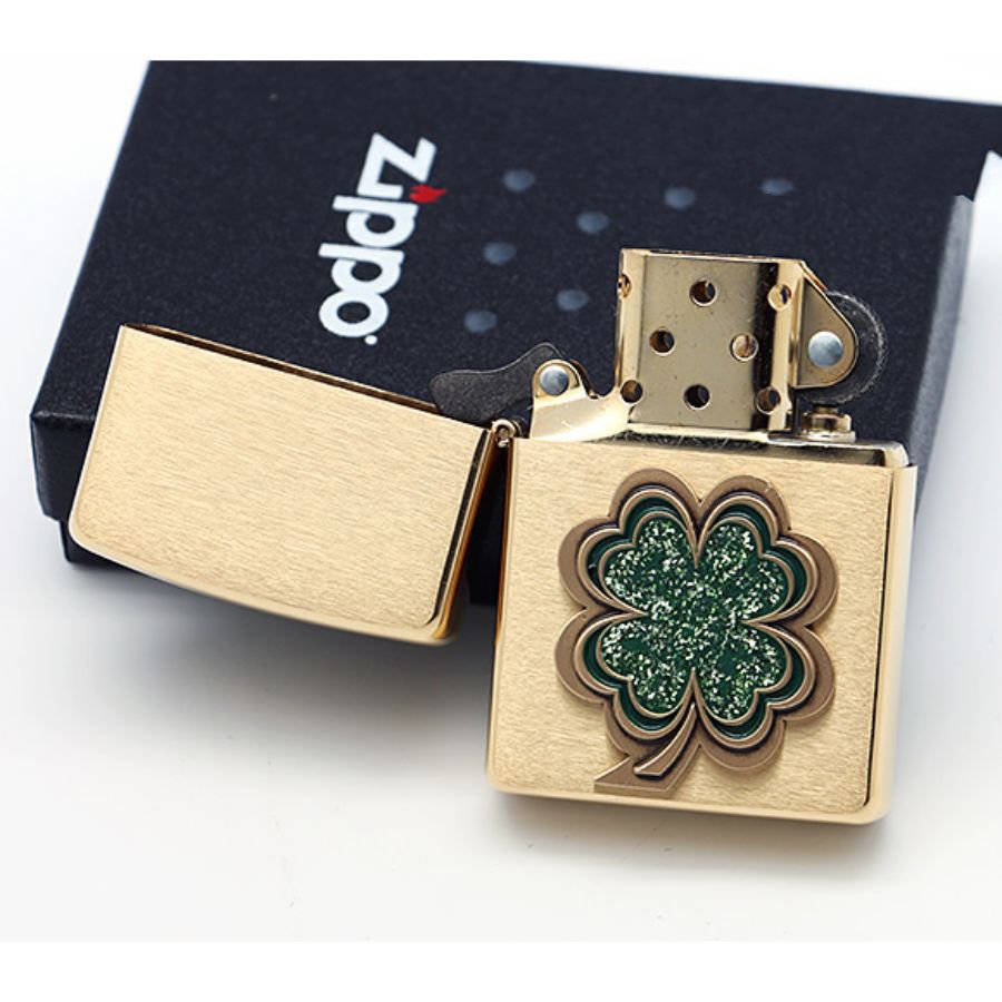 Bật Lửa Zippo 28806 – Zippo Four Leaf Clover ( Shamrock ) Emblem Brushed Brass