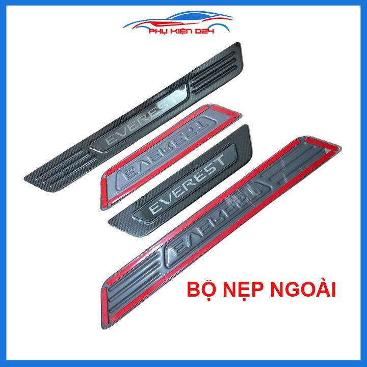 Bộ nẹp bước chân trong ngoài vân Cacbon xe Everest 2017-2018-2019-2020 chống trầy làm đẹp ô tô