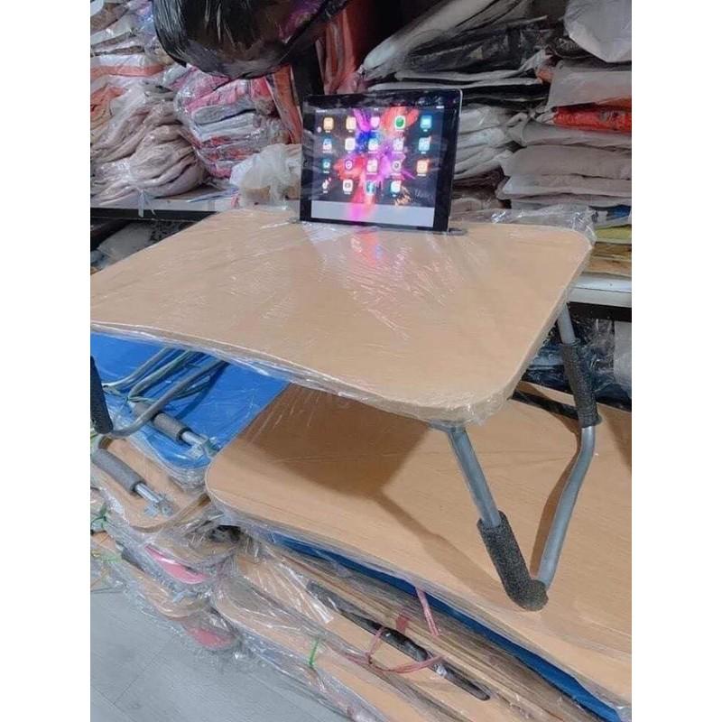 Bàn học gỗ có khe để ipad