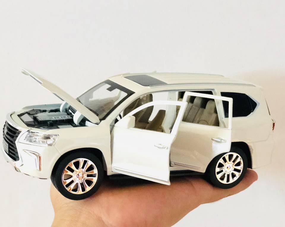 Mô hình ô tô Lexus LX570 hiệu XLG (Trắng)