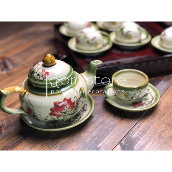 Ấm trà vẽ tay hoa sen dáng chóp