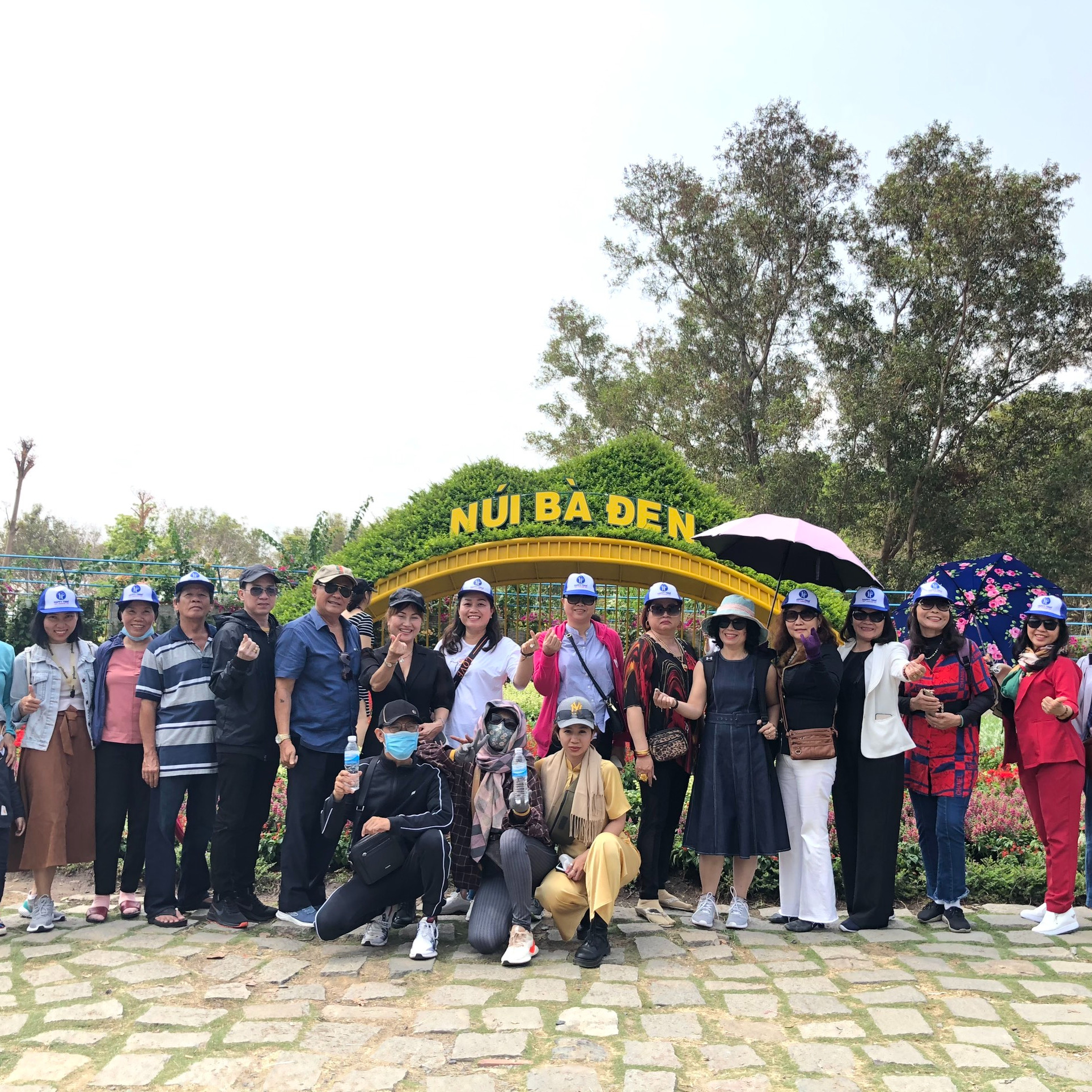 TOUR TÂY NINH - NÚI BÀ ĐEN - TÒA THÁNH TÂY NINH - CHÙA GÒ KÉN 1 NGÀY - HAPPY TOUR