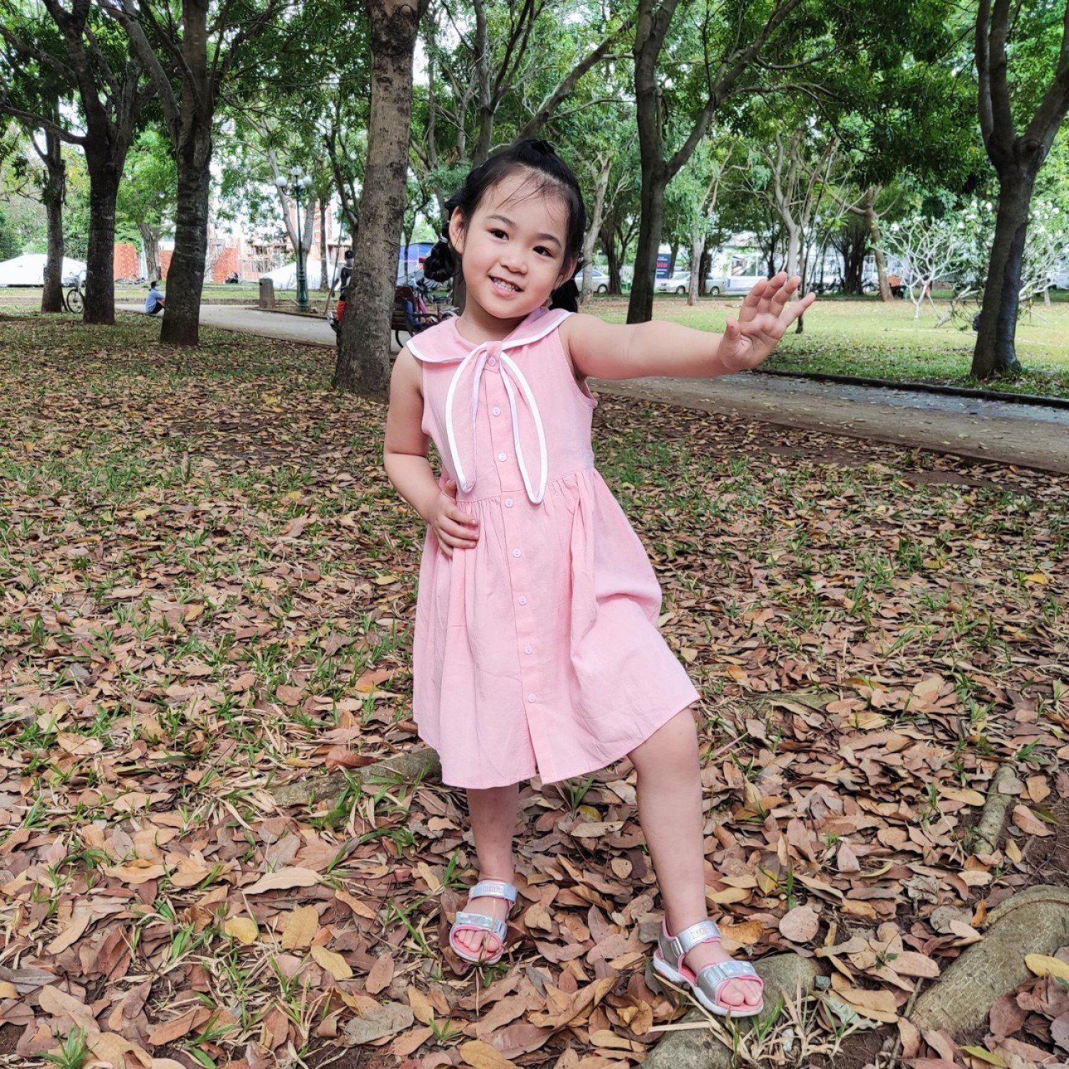 G00000111 Đầm bé gái màu hồng phấn, tùng xòe, cổ nơ siêu cưng. Váy bé gái từ 3 tuổi