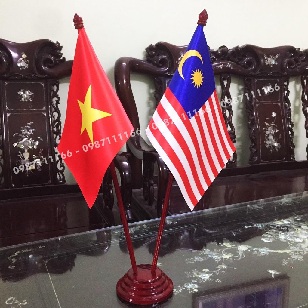 Cờ Để Bàn Đế gỗ Cắm 2 cờ Việt Nam - Malaysia In Kỹ Thuật Số