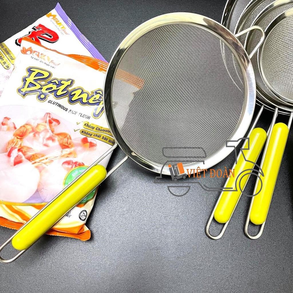 RỔ LƯỢC DỪA, RÂY BỘT Inox tay cầm NHỰA XANH CHỐNG NÓNG. DỤng cụ nhà bếp dùng lược, lọc vớt bọt, lưới khít CÓ TAY CẦM NHỰA BỌC CHỐNG NÓNG CAO CẤP nhiều size