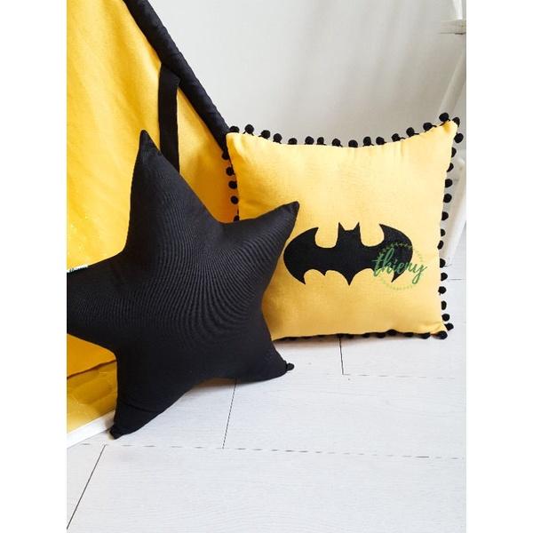 Gối Batman Người Dơi cho bé đẹp cao cấp 100% cotton Gối đã nhồi bông viền pompom Chất liệu an toàn cho bé Ảnh shop chụp