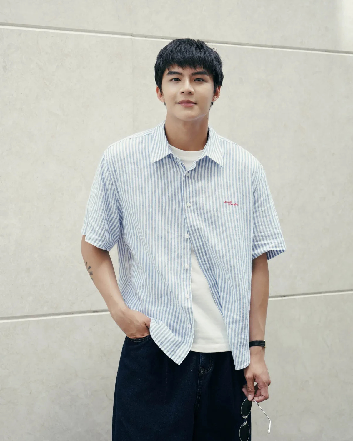 Áo sơ mi tay ngắn nam sọc linen có hình thêu. Form Regular - ROUTINE 10S26SHS005