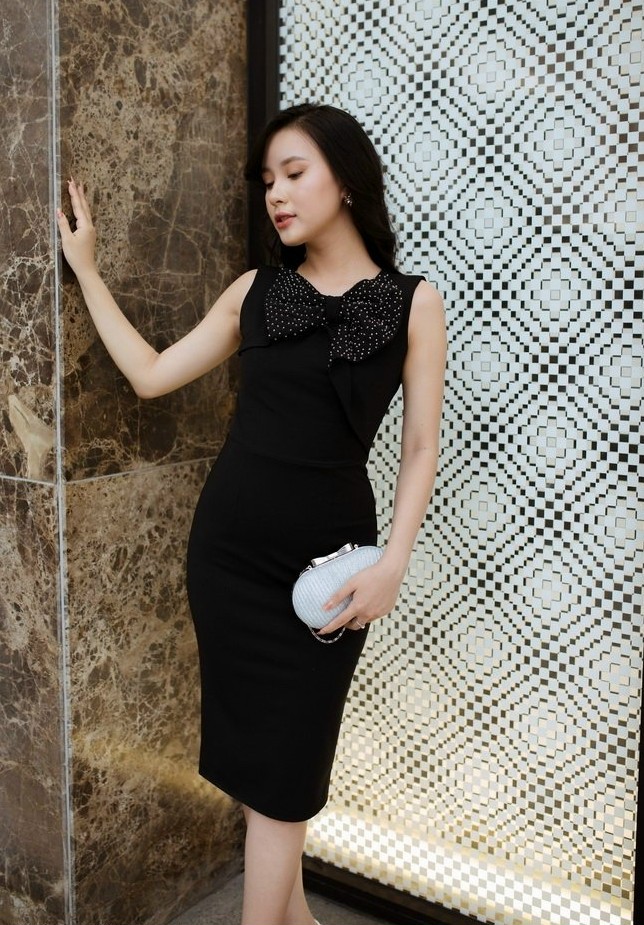 ĐẦM BODY THIẾT KẾ CỔ NƠ KẾT HẠT