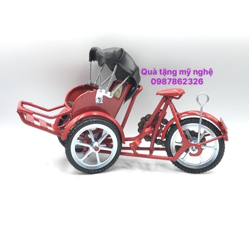 Xích lô sắt lưu niệm