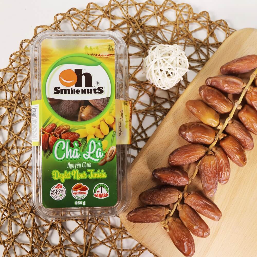 Chà Là Nguyên Cành Smile Nuts hộp 250g - Dòng Chà Là Deglet Nour Nhập Khẩu Từ Tunisia (Chà là với thớ thịt mềm, dẻo, thoảng vị mật ong)