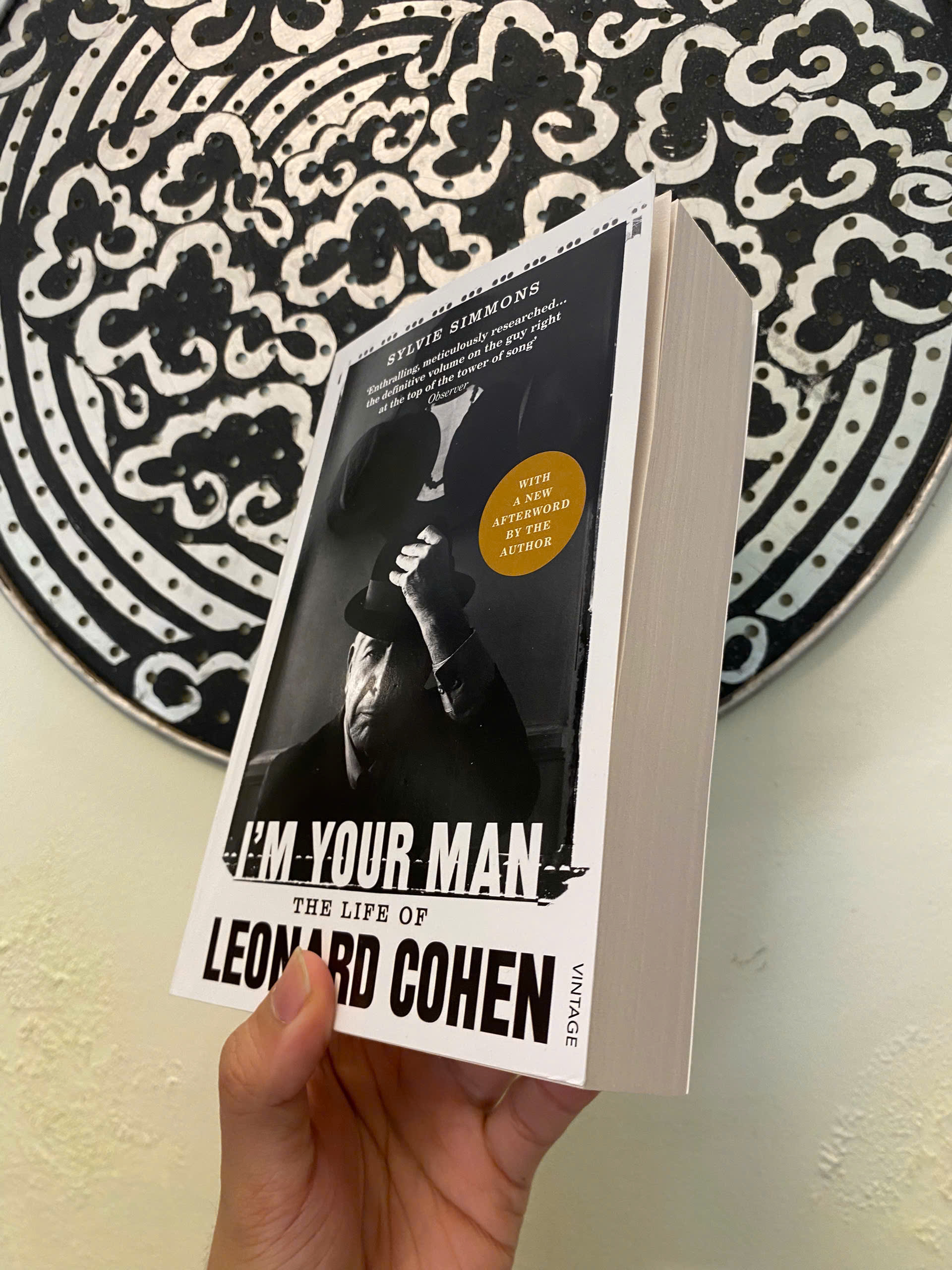 Sách - I'm Your Man: The Life of Leonard Cohen by Sylvie Simmons