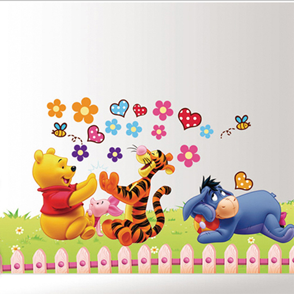 Decal dán tường gấu Pooh vui chơi - HP15