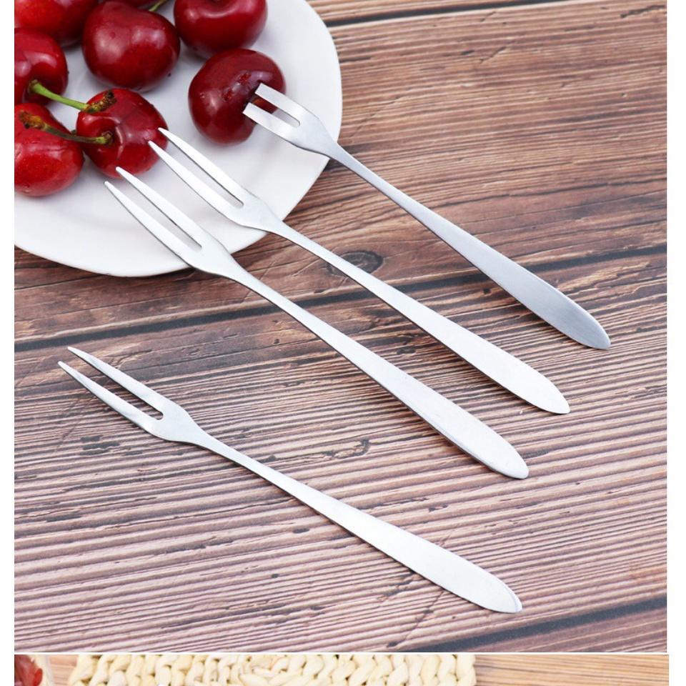 Dĩa inox ăn trái cây, bánh ngọt nhỏ gọn tiện dụng