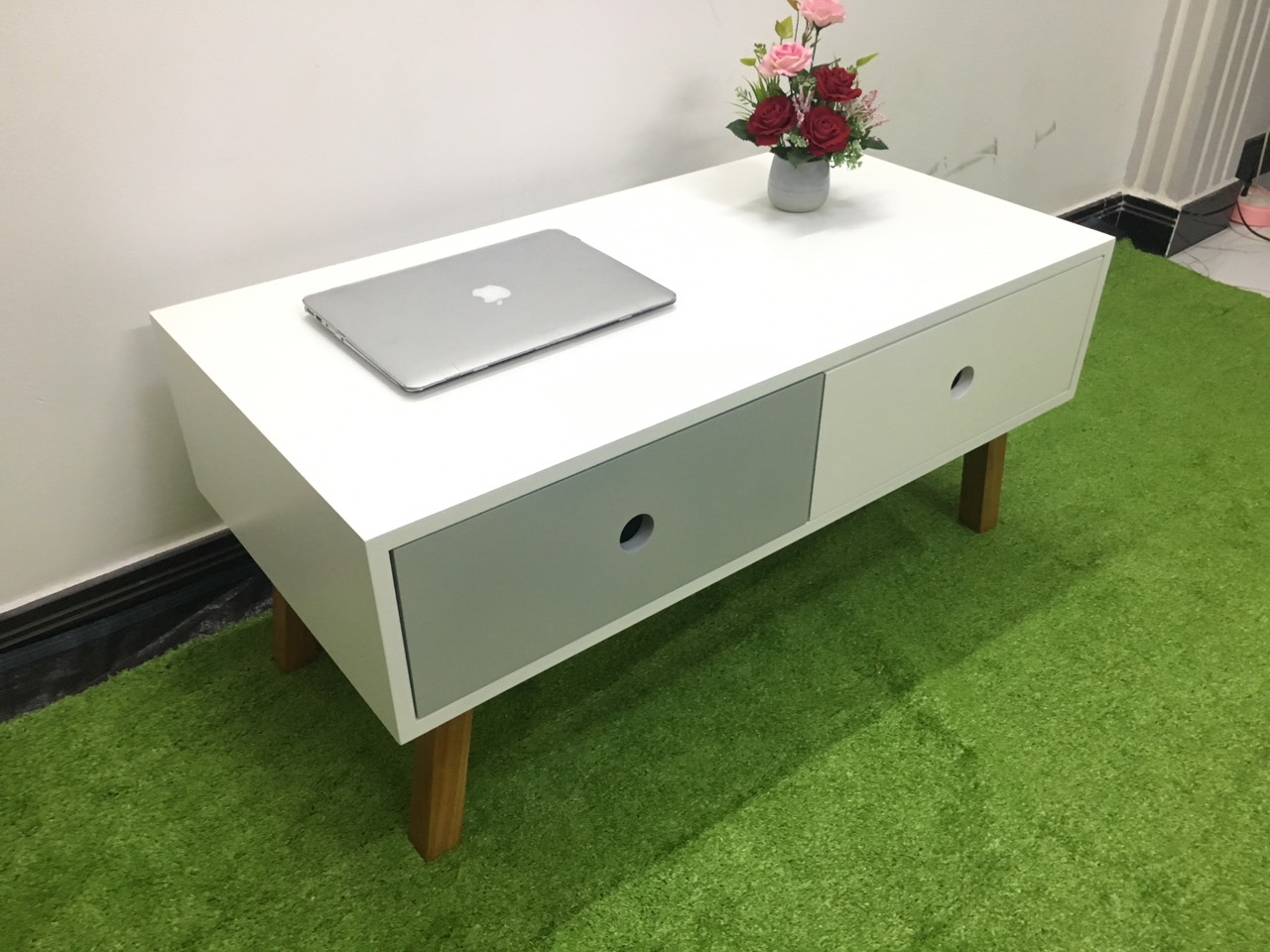 Bàn sofa hình hộp trắng có hộc kéo T919-1